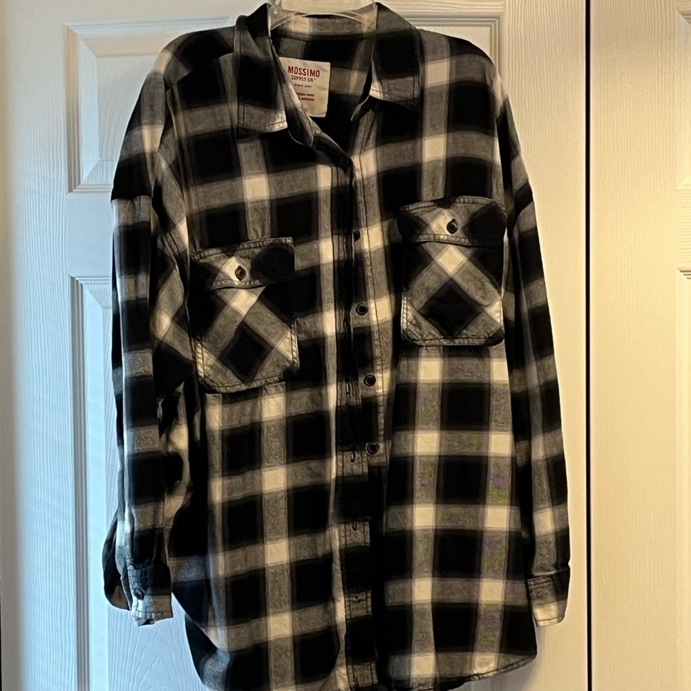 Black/white women’s flannel shirt - XL